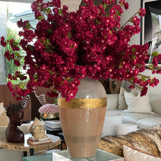 Vase Déesse avec fleurs de cerisier de Bourgogne